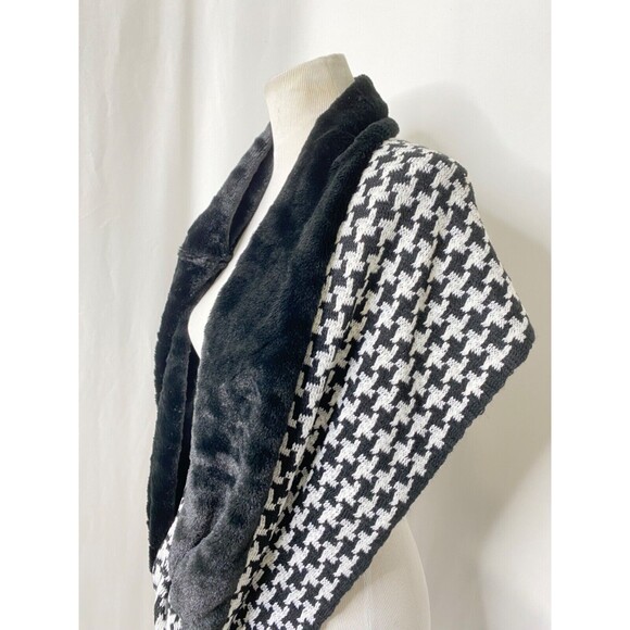 Croft & Barrow Houndstooth Twisted Infinity Scarf Wrap Faux Fur Black and White - Picture 3 of 9